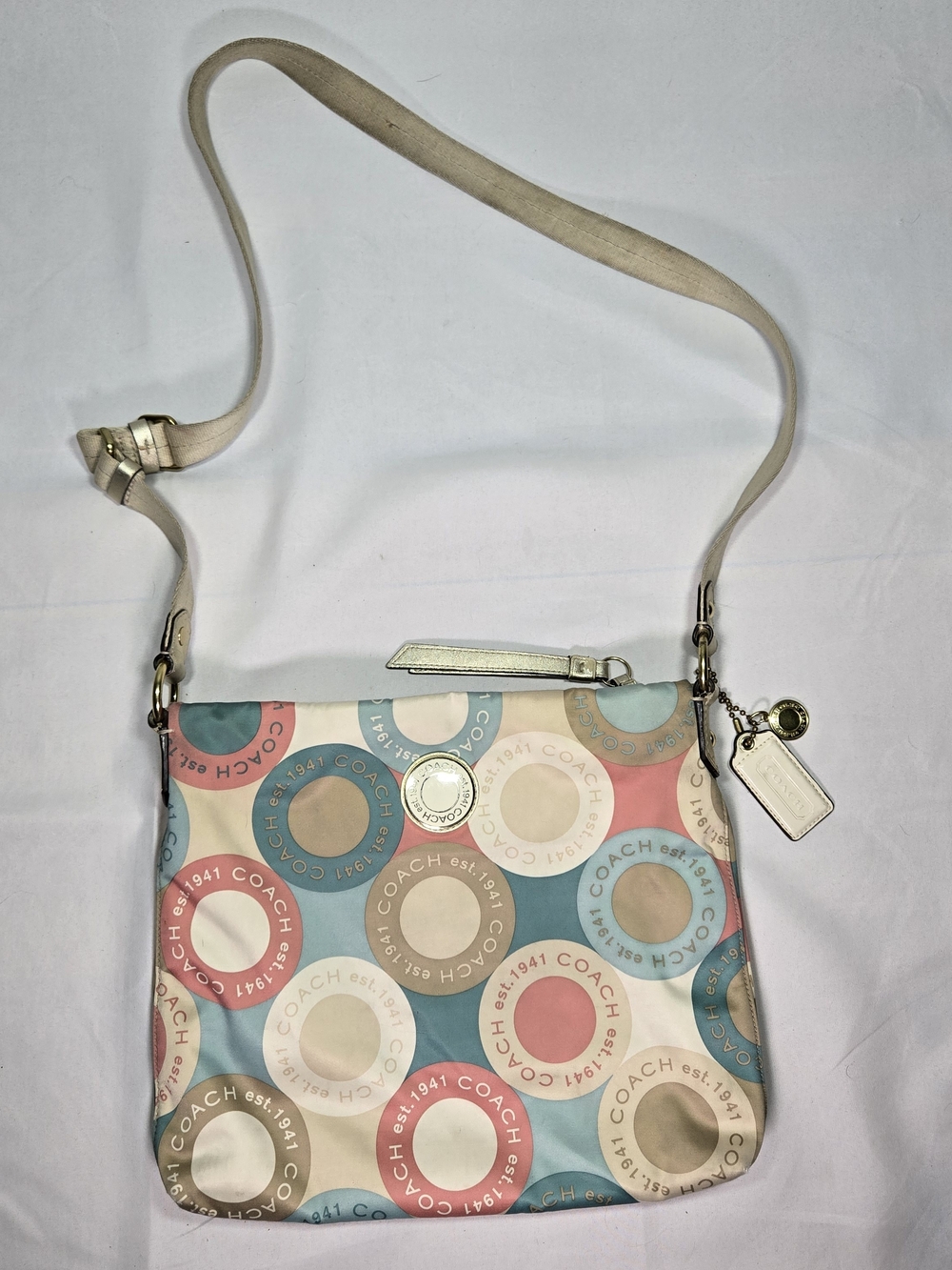 COACH Multicolor Satin Signature Snap Print Cross Body Bag W/Bag Charms Luxury
